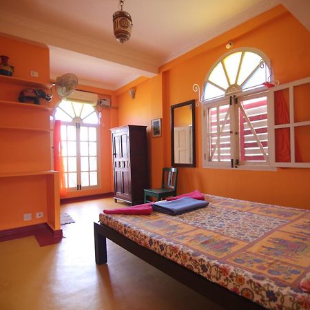 Holi-Wood Guesthouse Pondicherry Bagian luar foto